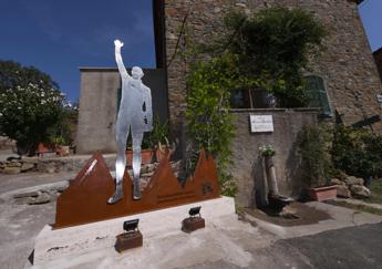 Inaugurata stele a Pantani sul Muro del Pirata, a Poggio Murella